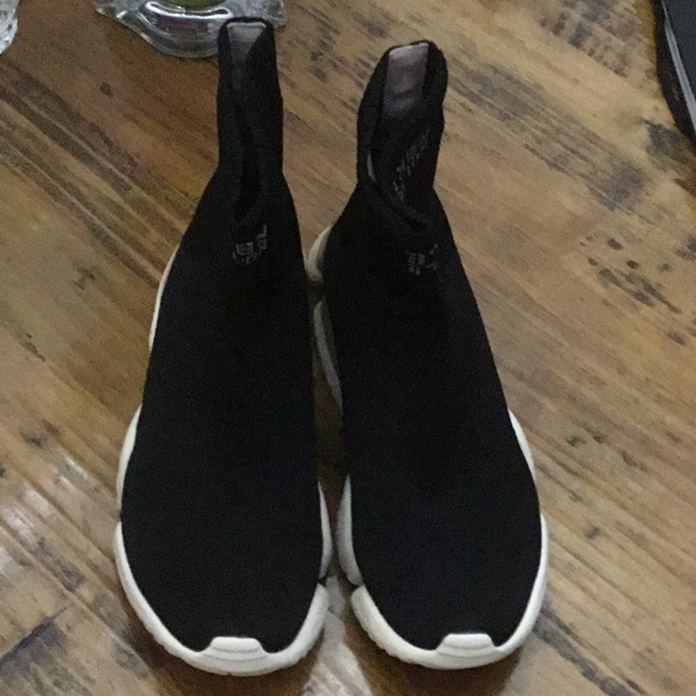 Reebok 7.5 black shoes